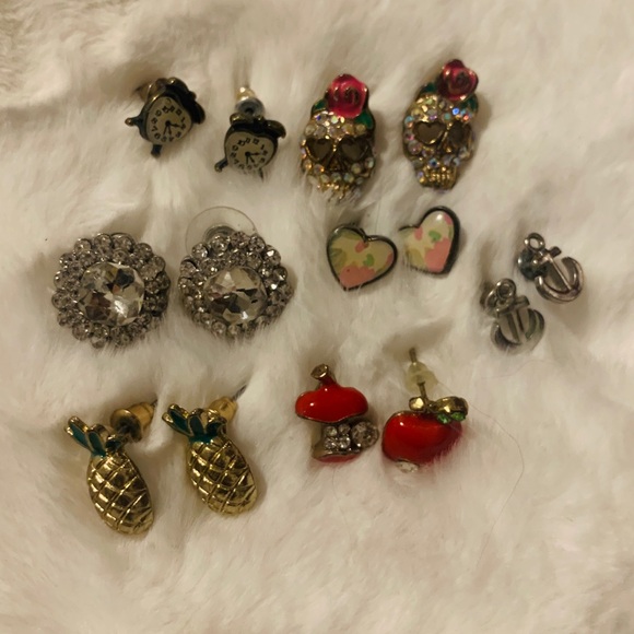 Bundle of fashion earrings - Picture 1 of 1